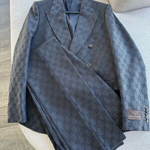 Gucci Men's Dark Gray Patterned Suit